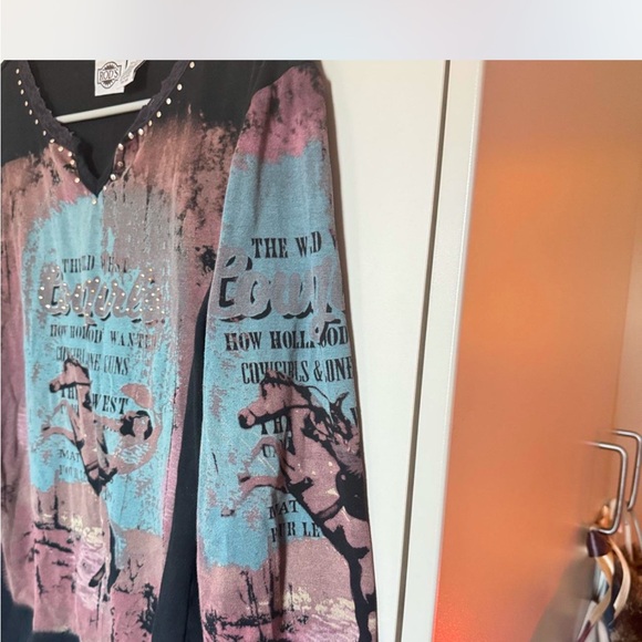 Cowgirl Graphic y2k t-Shirt - Black mauve and blue. - Picture 4 of 7